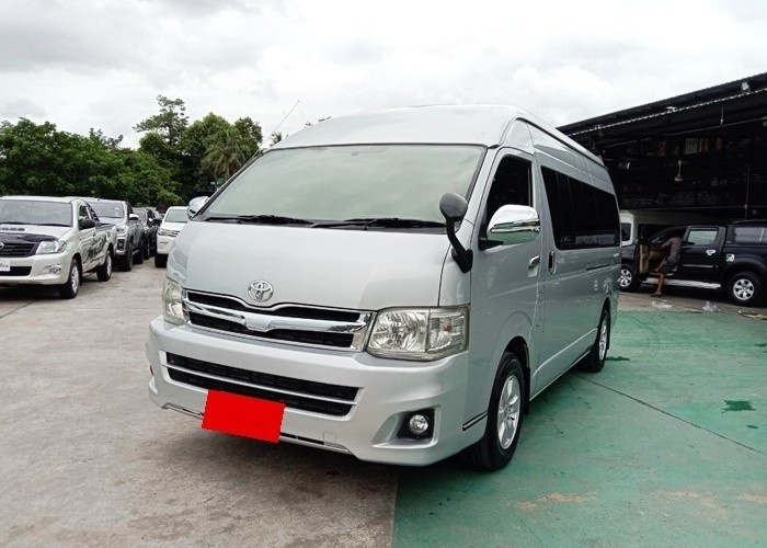 2012 TOYOTA COMMUTER 2WD