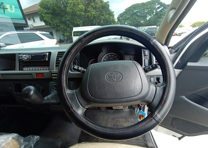 2012 TOYOTA COMMUTER 2WD